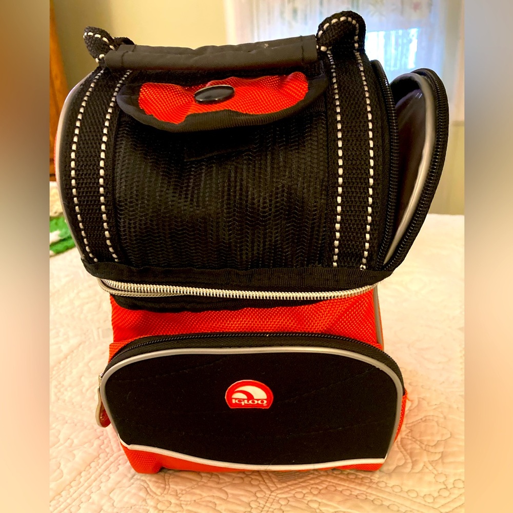 EUC IGLOO FULLY INSULATED Hand Cooler Lots of Storage Keeps items Cold for hours